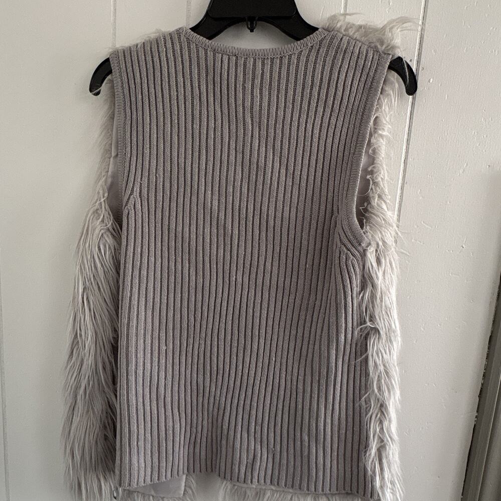 New Directions Gray Faux Fur Open Front Sleeveless Short Vest Women’s L - Picture 4 of 5